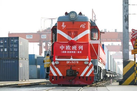今年11月初,经绥芬河铁路口岸进出境的中欧列车累计开通458列