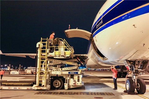 国际空运中空运和空派之间的差别在哪